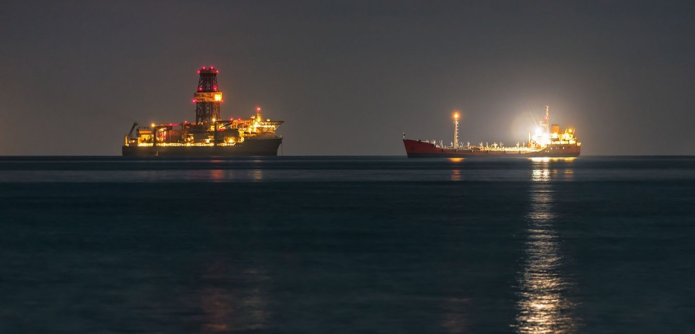 What Must you Do When Anchoring at Night? Tips and Rules